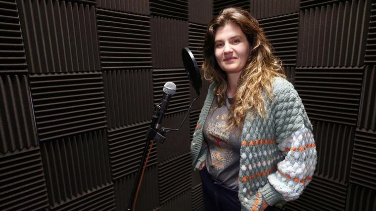 Tammy London releases new single Everything and prepares to play with The Red Tails at NewFarm, New Country