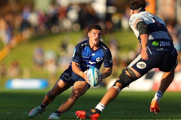 Waratahs recruit cleared to play after contract stoush is resolved