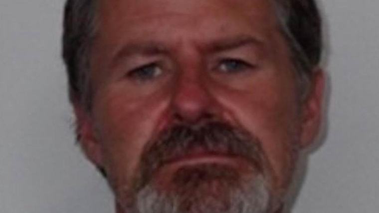 Manhunt under way after a 48yo allegedly attack his parents and brother with an axe in Tyers, Victoria