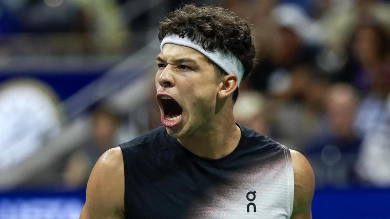 Top American sets up US Open QF with defending champ