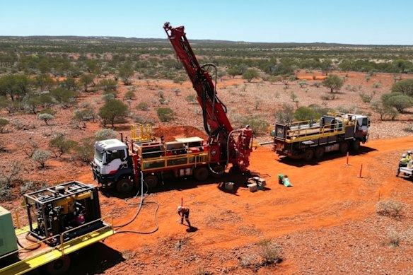 PLC reloads drill rig to chase WA Murchison gold extension