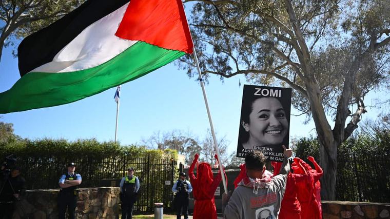 Protesters call for Israeli ambassador's expulsion after Zomi Frankcom decision