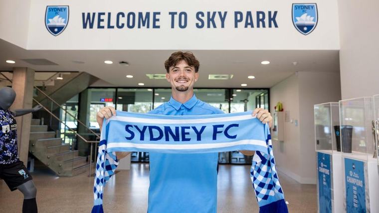 Teen 'lets Man Utd dream go' to chase Socceroos dream