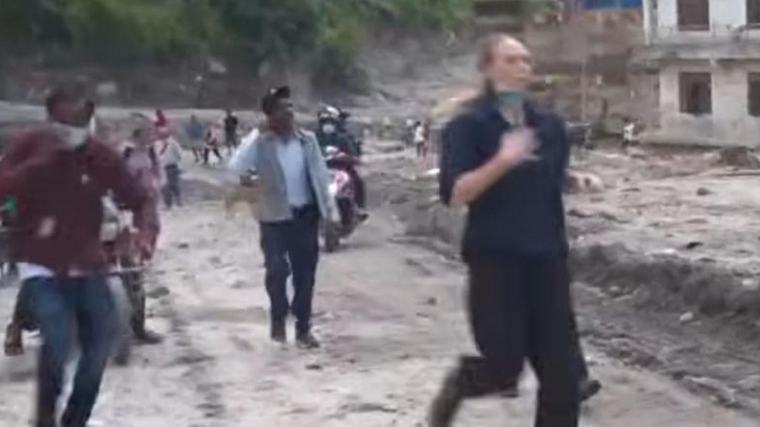‘Let’s get out’: Moment ABC crew forced to flee rising river in Nepal as flood disaster toll rises