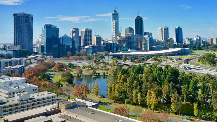 RBA interest rates: Ex-central bank official Jonathan Kearns reveals bleak outlook for rates and house prices