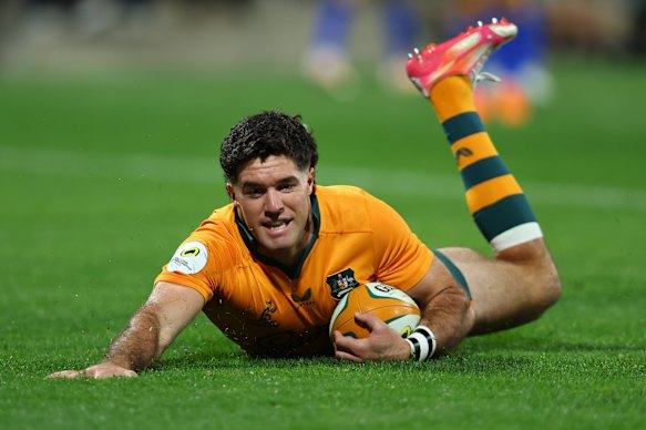 Donaldson given rare start as Kiss rings in mass changes for Wallabies