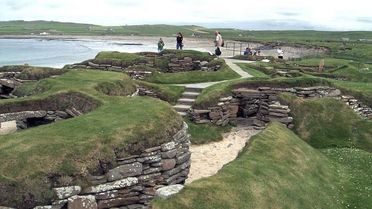 Students discover '1000-year-old Viking church' in UK