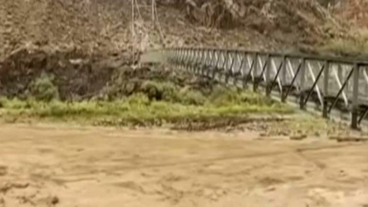 Helicopters airlift 60 stranded tourists following Grand Canyon flash flood