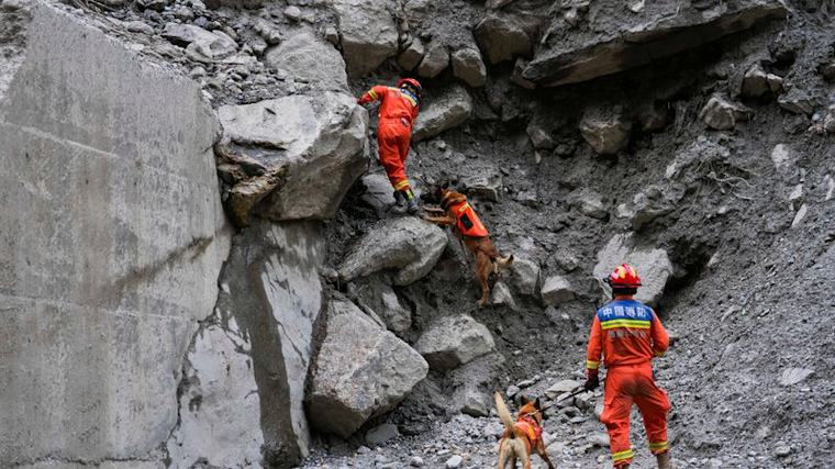 Second Australian found after Nepal disaster, ‘grave concerns’ for 42 still missing as death toll passes 1000